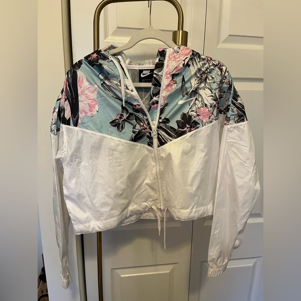 Nike women’s cropped windbreaker zip-up - size small